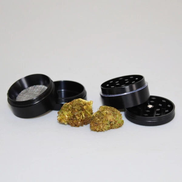 Metall Grinder 4-teilig, 30 Mm, Schwarz 5 Metall Grinder 4-teilig, 30 Mm, Schwarz – Bild 3